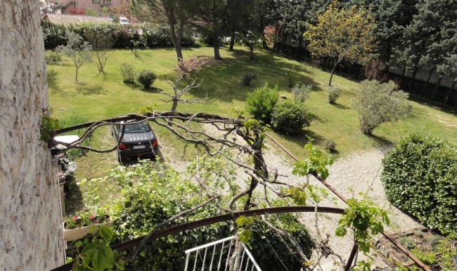 Gîte de groupe en Ardèche méridionale, 10 personnes, piscine privée, jardin clôturé, Internet wifi gratuit. 23 km des Gorges de l'Ardèche.