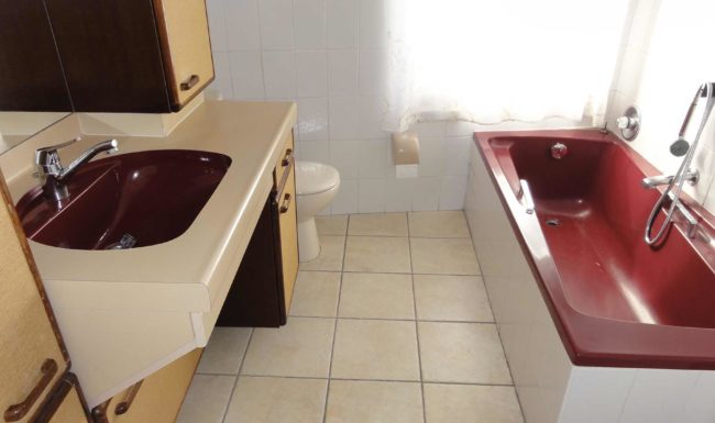 Gîte de groupe en Ardèche méridionale, 10 personnes, piscine privée, jardin clôturé, Internet wifi gratuit. 23 km des Gorges de l'Ardèche.