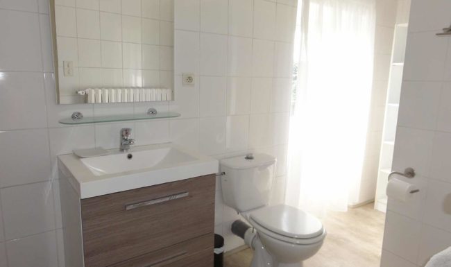 Gîte de groupe en Ardèche méridionale, 10 personnes, piscine privée, jardin clôturé, Internet wifi gratuit. 23 km des Gorges de l'Ardèche.